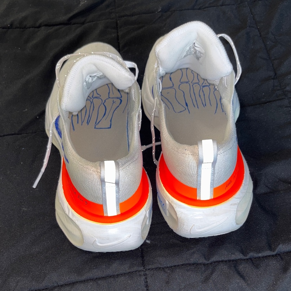Nike Invinvible Run 3 Cream and Blue Running Shoes - Picture 4 of 9